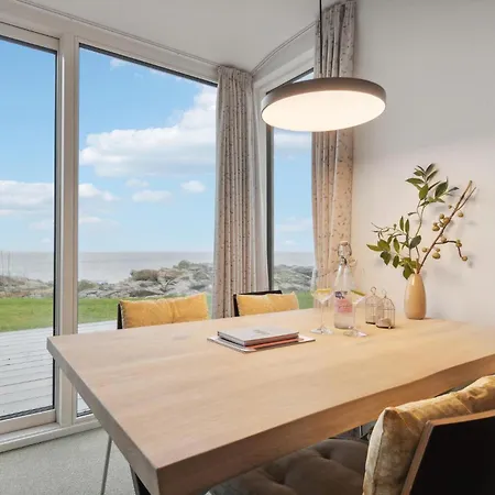 1 Bedroom Awesome In דירה