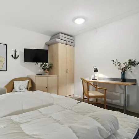1 Bedroom Awesome In Apartment